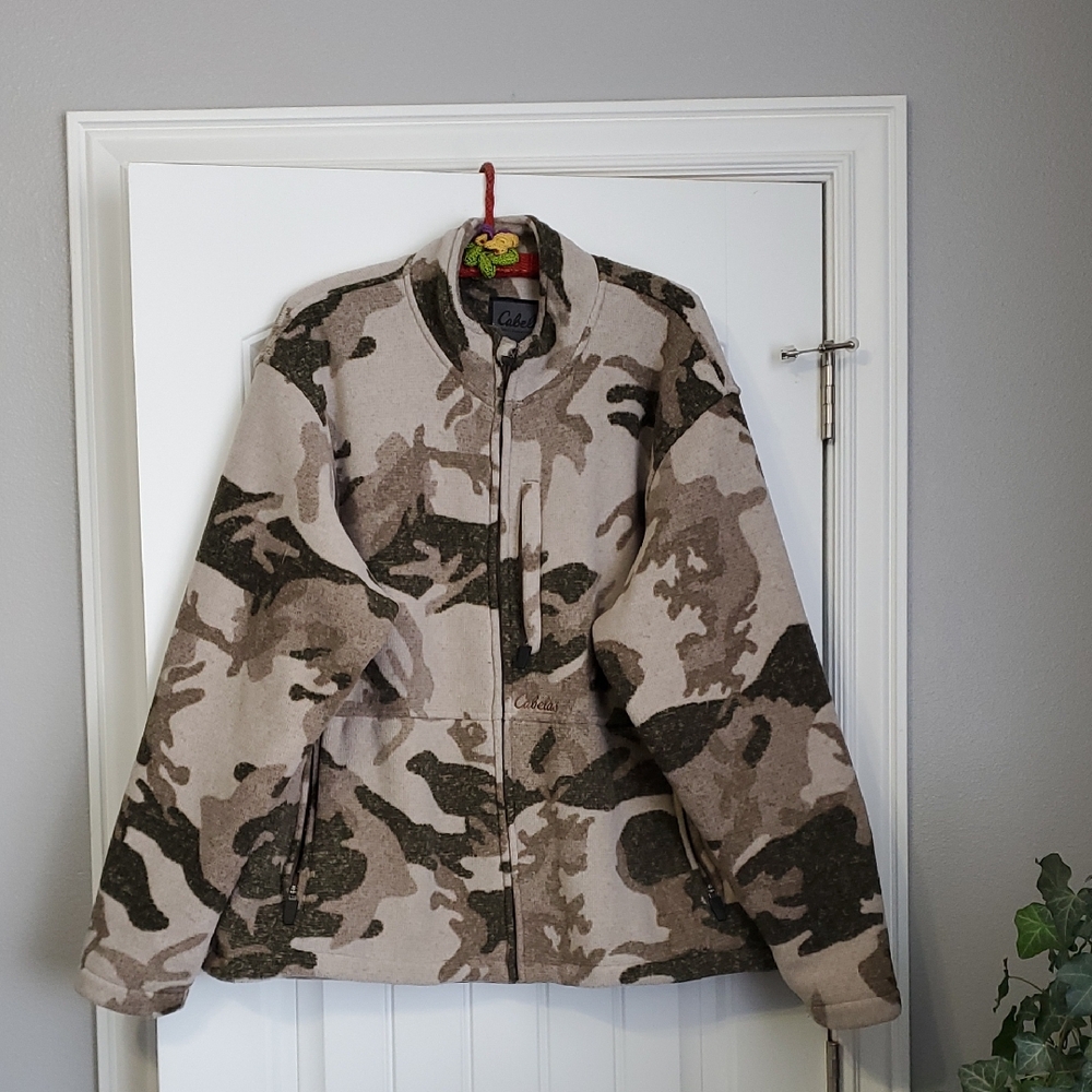 Cabela's Men's Green and Tan Field Jacket